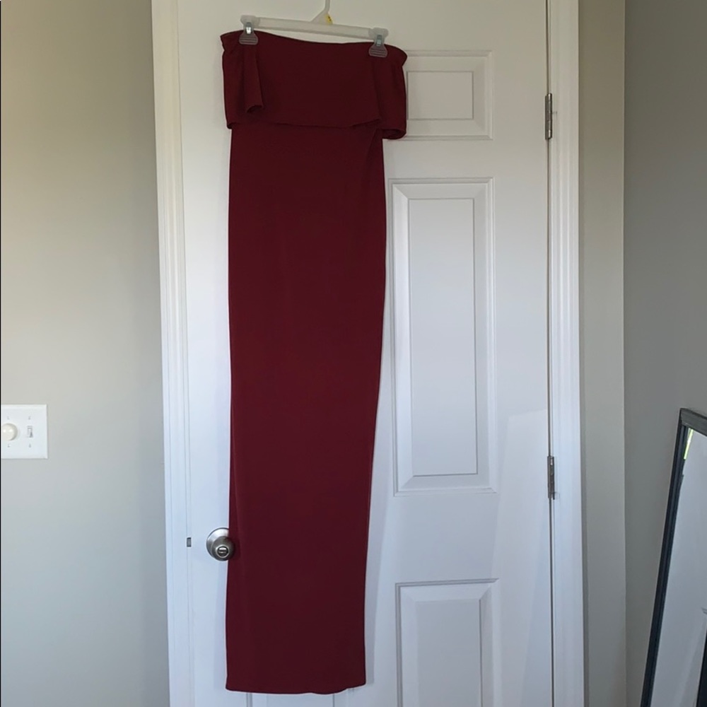 Sleeveless form fitting orange/red maxi dress